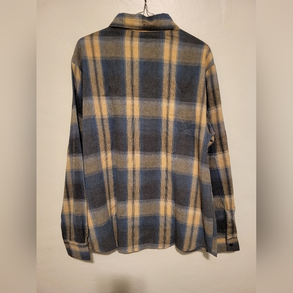 Men's Plaid Button Up Shirt (Size L) - Picture 3 of 5